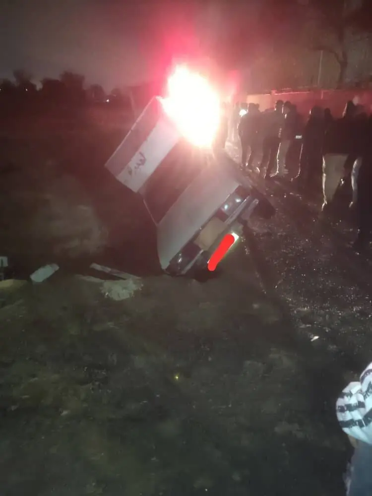 زمین در تهران دهان باز کرد؛ مینیبوس و دو وانت در دل خاک فرو رفتند