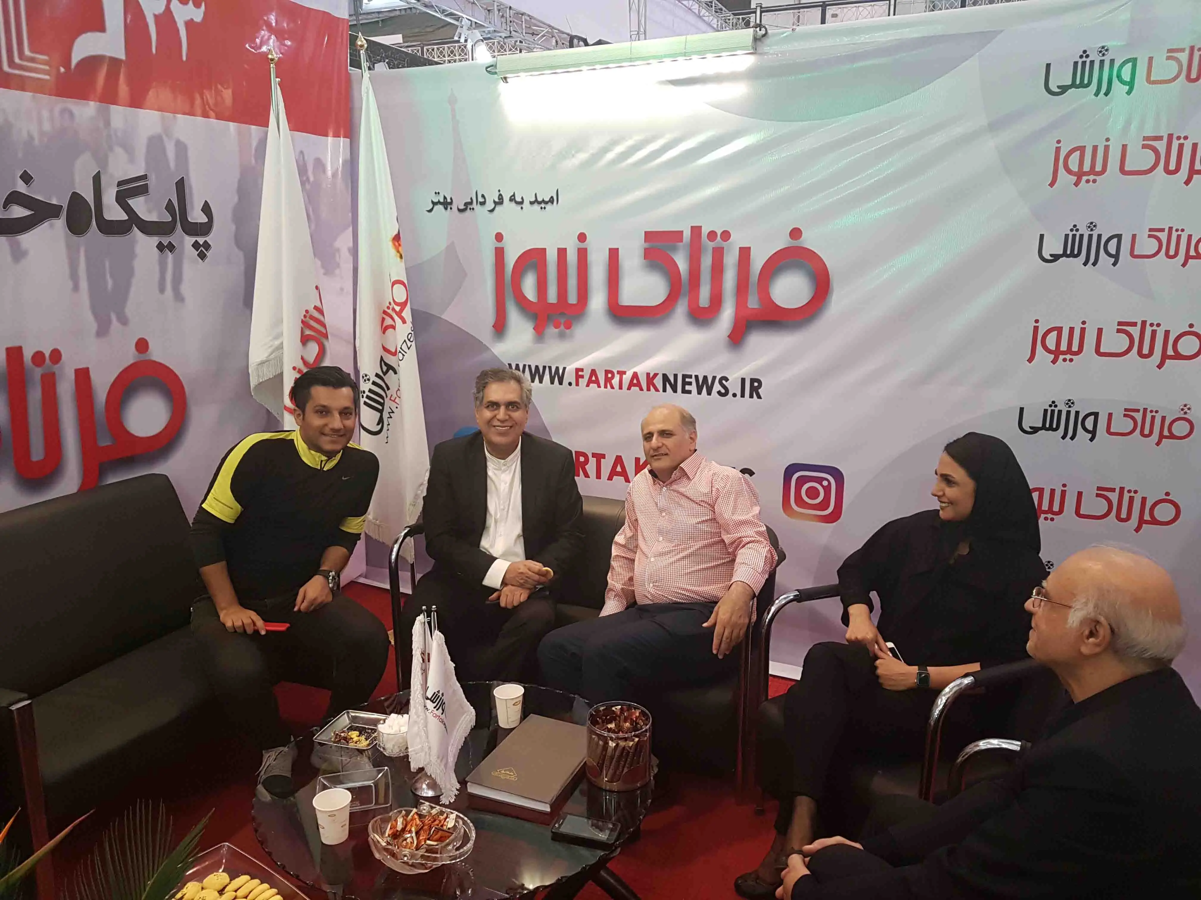 استاد احمد حلت و در غرفه فرتاک نیوز به روایت تصویر