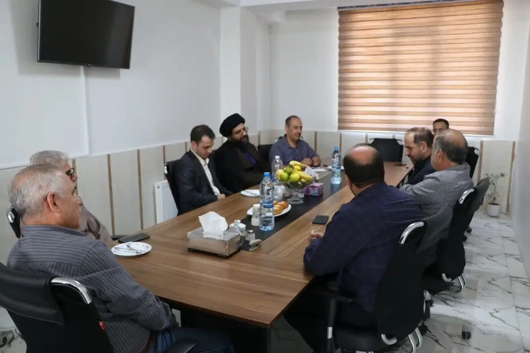 گزارش تصویری از حضور رئیس اوقاف شهرستان قدس در شهرک‌های صنعتی زاگرس و گلبرگ