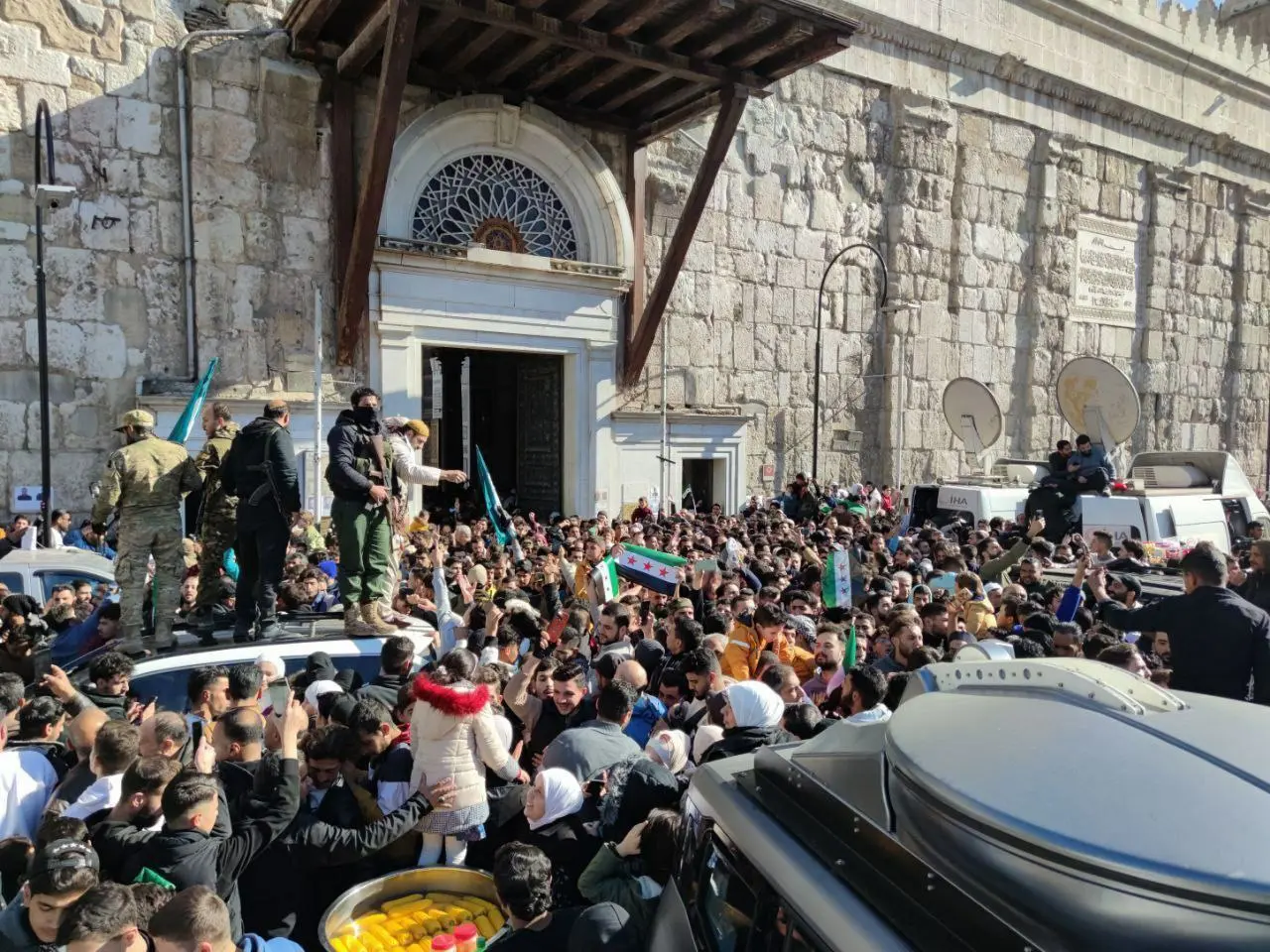 اولین نماز جمعه در مسجد اموی پایتخت دمشق پس از سقوط بشاراسد + تصاویر 
