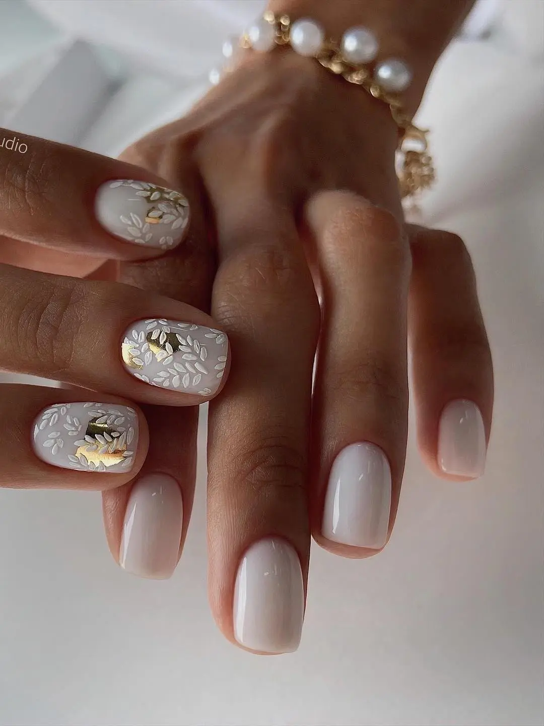 wedding-nail-with-white-gold-leaf