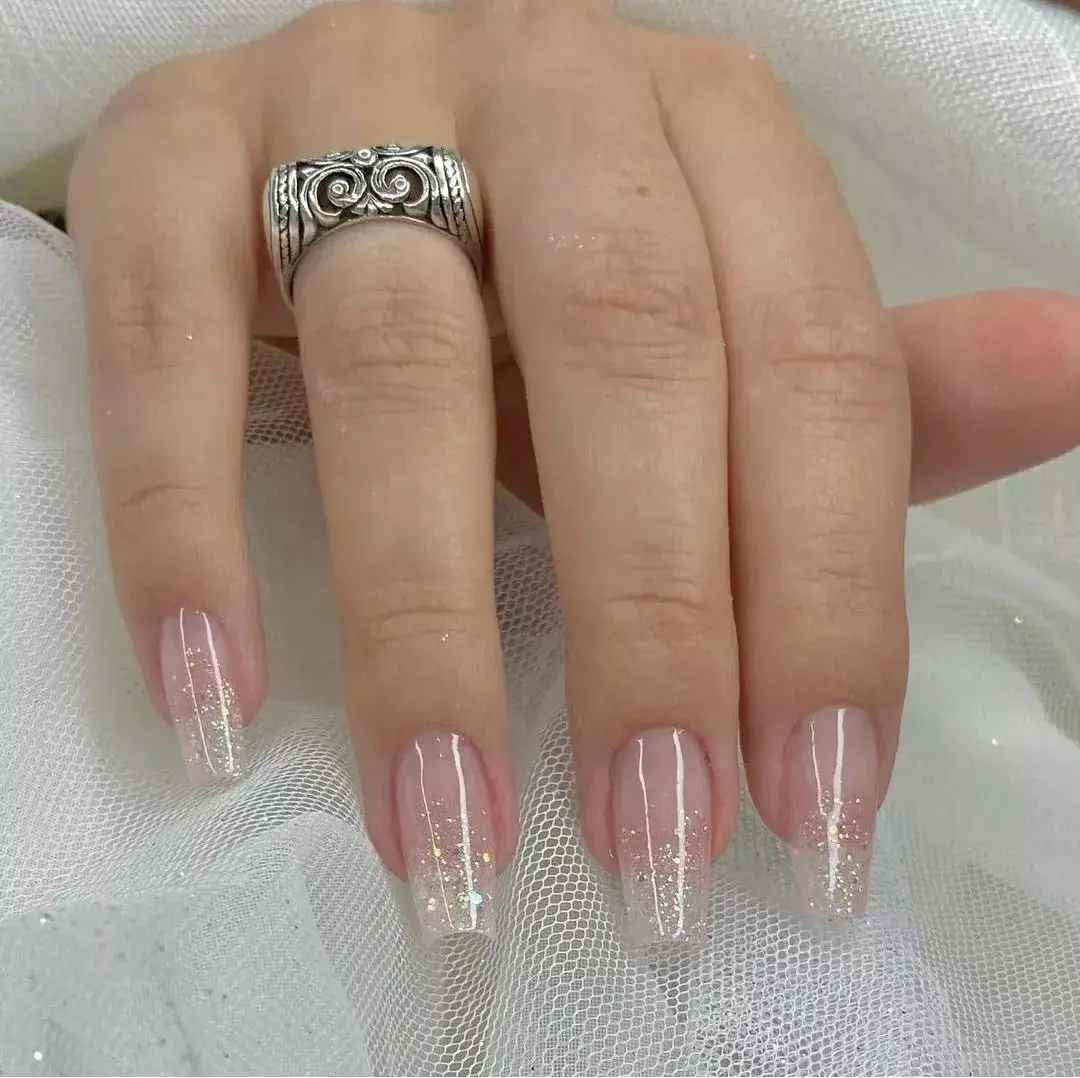 ndue-wedding-nail-with-glitter-accents