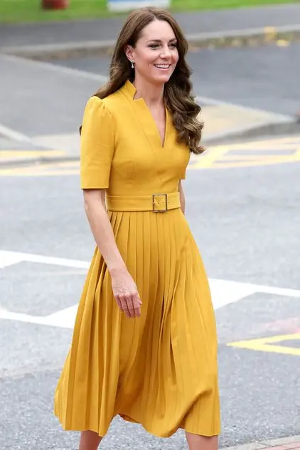 efcade408ab2-yellow-dress-kate-middleton