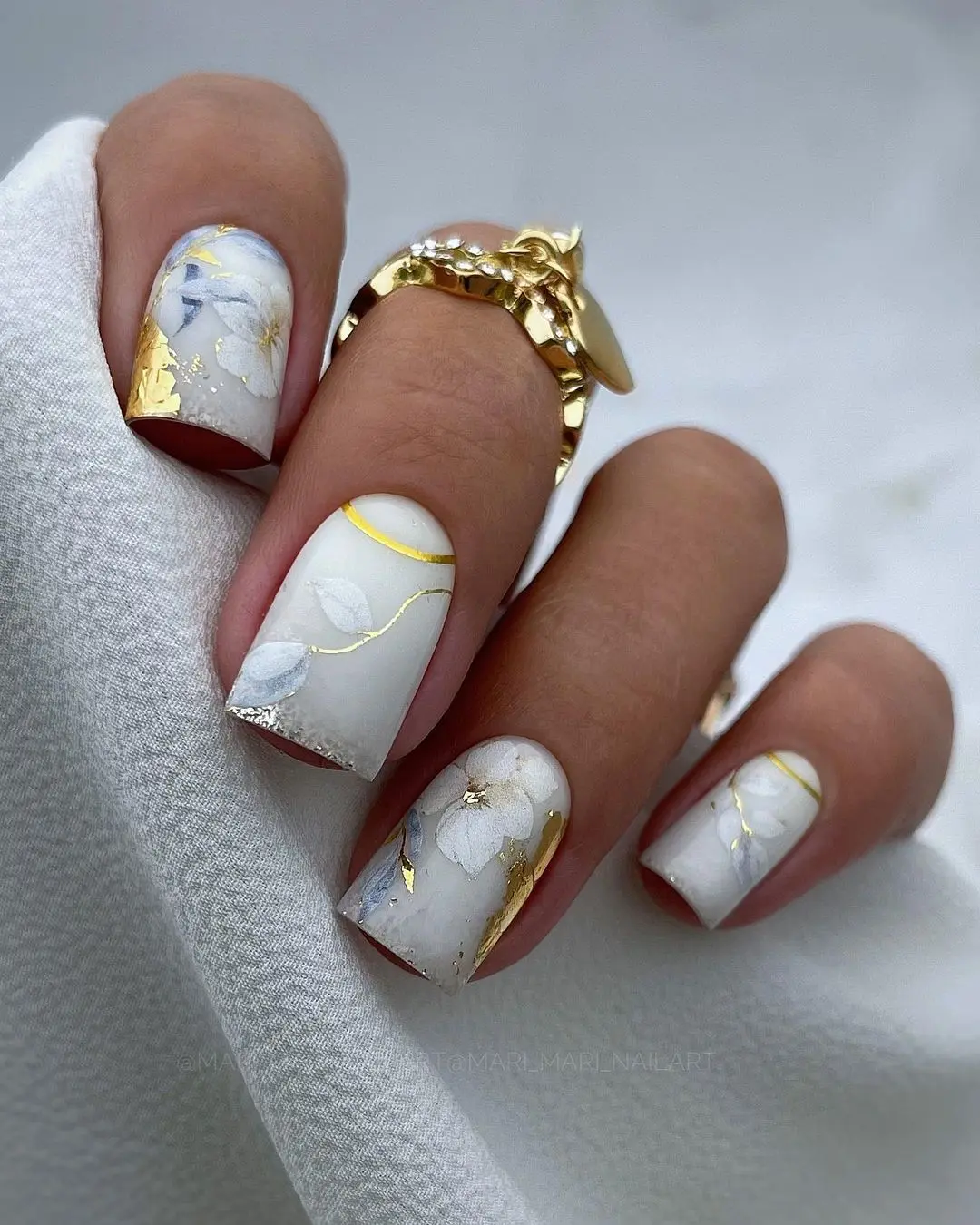 white-floral-printed-wedding-nail-with-gold-accent