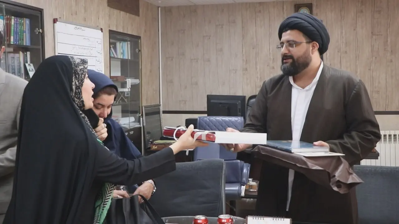 تقدیر از فعالیت‌های اوقاف؛ حضور جمعی از مسئولین در دفتر حجت‌الاسلام مطهری-حجت الاسلام سید حسین مطهری