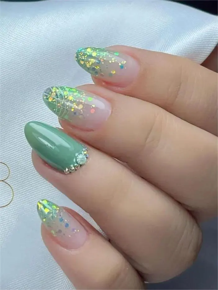 green-glitter-ombre-wedding-nail-spring