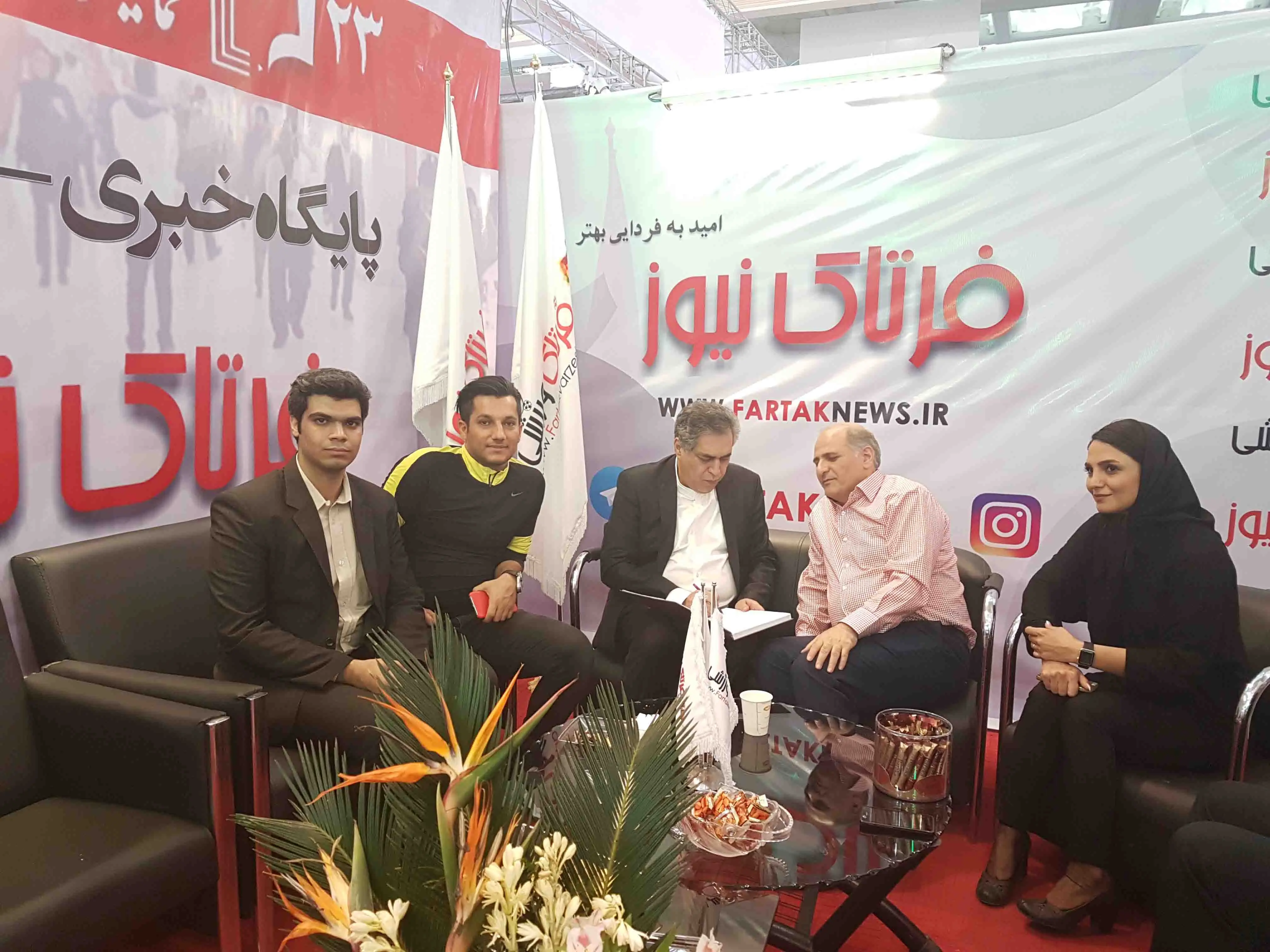 استاد احمد حلت و در غرفه فرتاک نیوز به روایت تصویر
