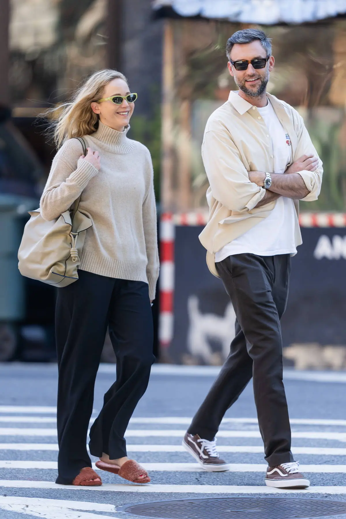 Jennifer-Lawrence-is-all-smiles-while-enjoying-a-stroll-with-husband-Cooke-Maroney-in-New-York-City-170923_9