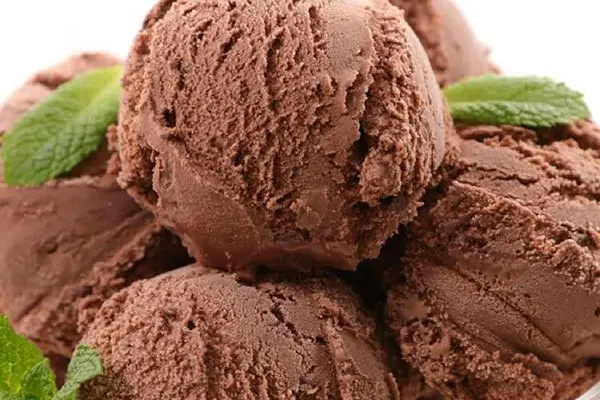 بستنی شکلاتی رژِمی