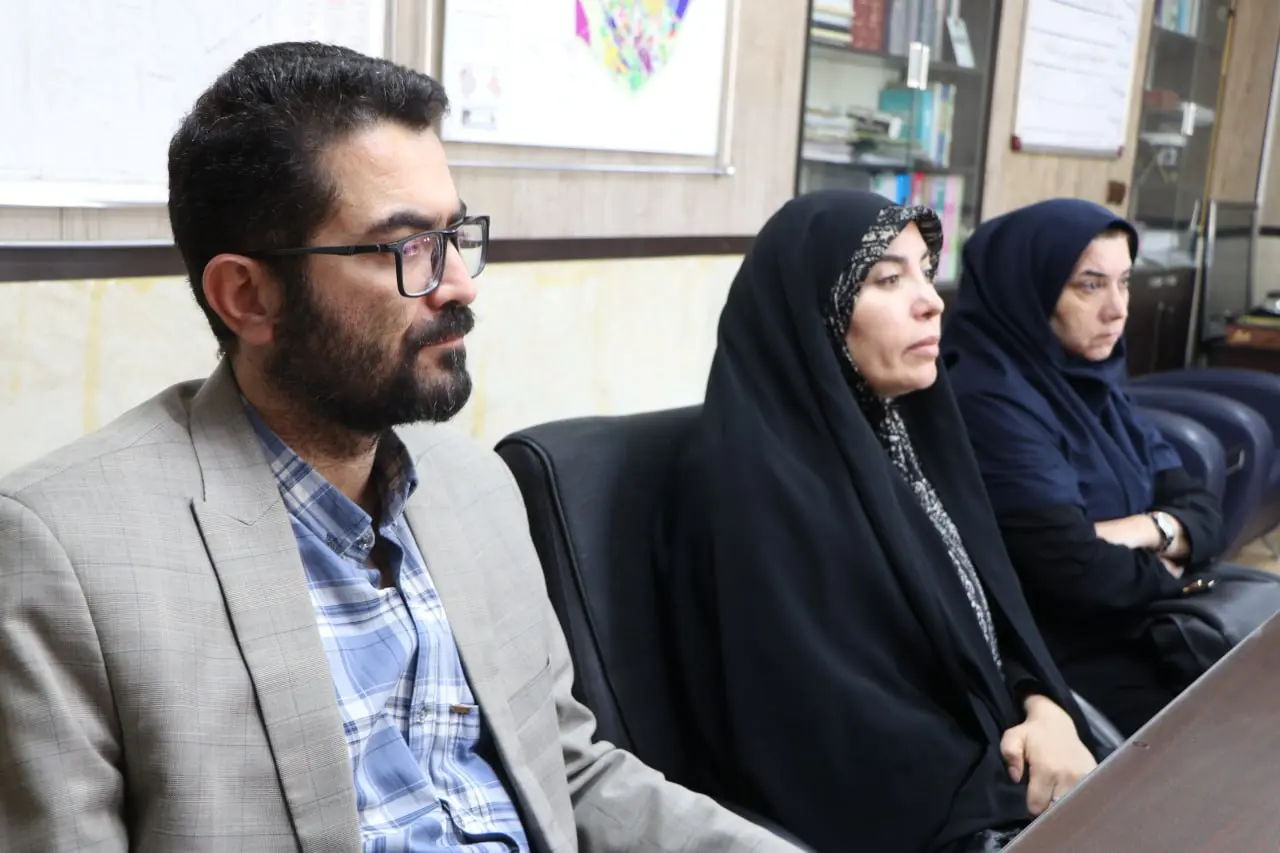 تقدیر از فعالیت‌های اوقاف؛ حضور جمعی از مسئولین در دفتر حجت‌الاسلام مطهری-حجت الاسلام سید حسین مطهری