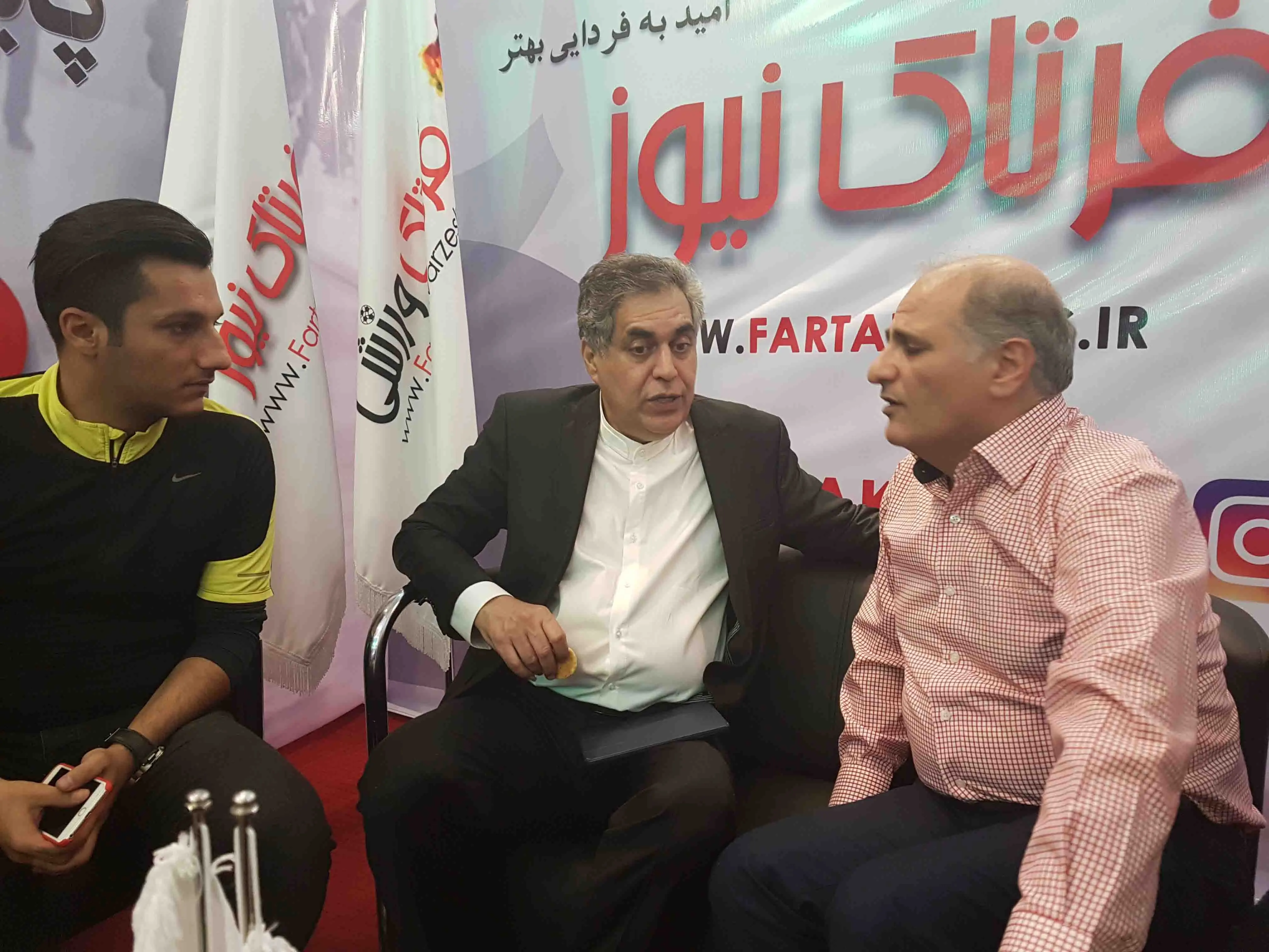 استاد احمد حلت و در غرفه فرتاک نیوز به روایت تصویر