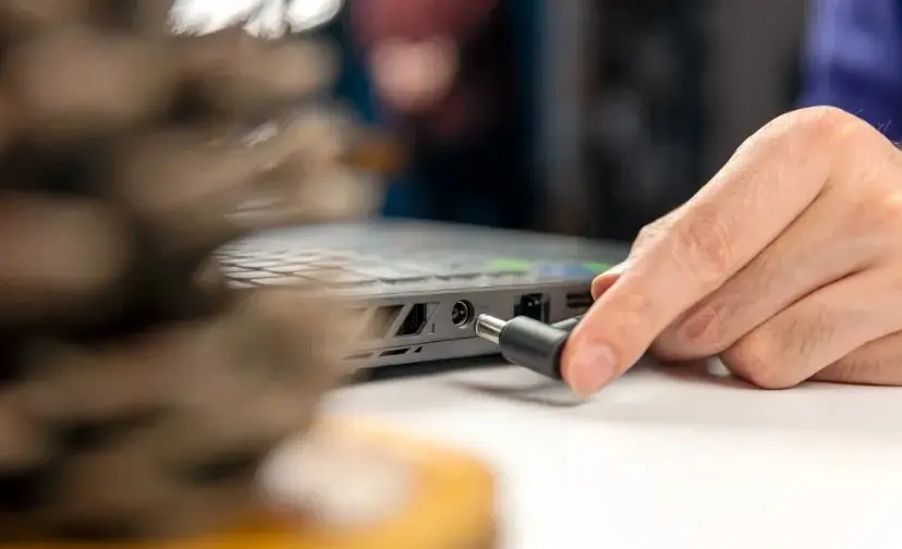 2023-6-rog-strix-g16-charging-po