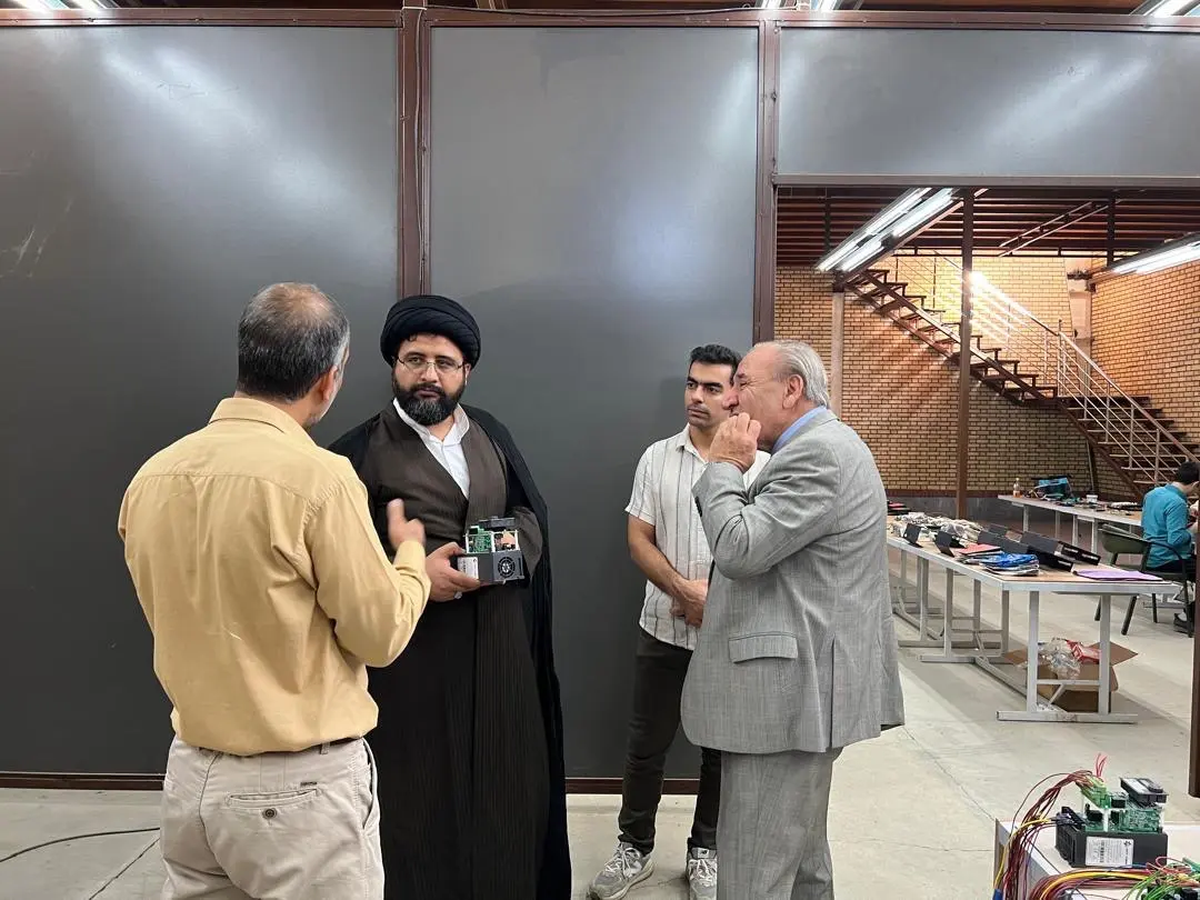 گزارش تصویری از حضور رئیس اوقاف شهرستان قدس در شهرک‌های صنعتی زاگرس و گلبرگ