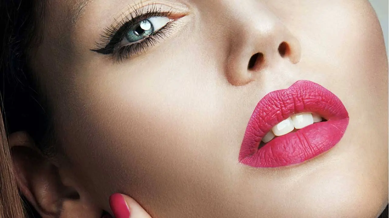 Loreal-Paris-BMag-Article-How-to-Prep-Your-Lips-for-Liquid-Lipstick-D