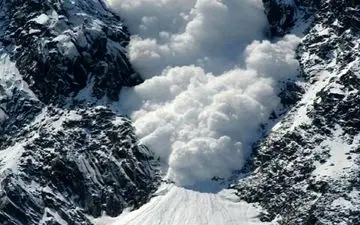 فوری / ریزش بهمن در جاده چالوس/ هشدار به مسافران شمال 