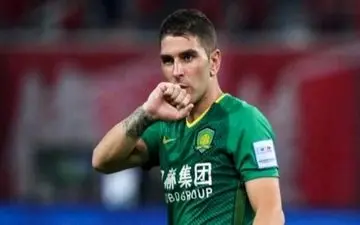 مهاجم سابق بارسلونا آمادۀ رویارویی با استقلال + عکس