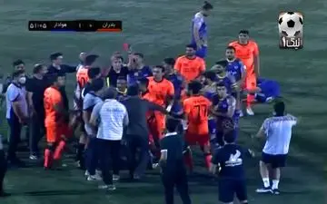 درگیری و جنجال در دیدار بادران و هوادار + فیلم