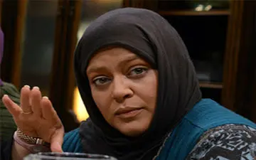 گردن باز و یقه لباس ناجور بهاره رهنما در باغ! +عکس