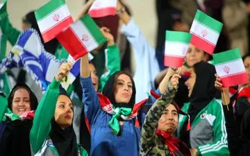 زنان تا سال دیگر نمی‌توانند به ورزشگاه بروند!