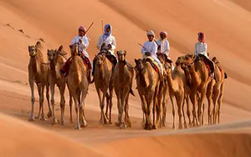 کتک کاری سعودی‌ها هنگام تقسیم غذا در سفره افطار!