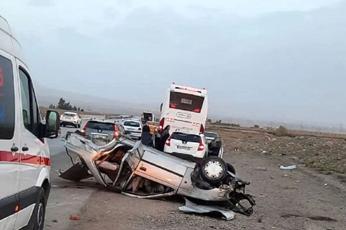 تصادف پژو با کامیون در استان قزوین 3 فوتی برجای گذاشت