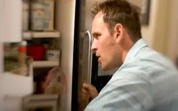 ۱۱ دلیل احساس گرسنگی مداوم