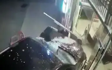 جان باختن راننده خودرو شاسی بلند/ حوادث پیاپی عاقبت ترمز بریدن خودرو + فیلم