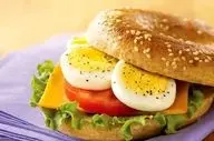 طرز تهیه همبرگر تخم‌مرغ؛ صبحانه‌ای خوشمزه و لاکچری به سبک حرفه‌ای