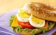 طرز تهیه همبرگر تخم‌مرغ؛ صبحانه‌ای خوشمزه و لاکچری به سبک حرفه‌ای
