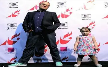 عکس|طرز ایستادن گانگستری و عجیب آقای بازیگر!