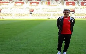 مربی پیشین پرسپولیس دستیار قطبی می شود