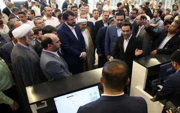 نخستین کارت پرواز اتوماتیک فرودگاه کیش برای مهرداد بذرپاش صادر شد 