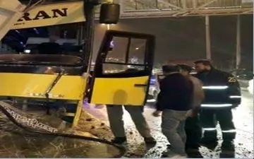 برخورد اتوبوس با تیر چراغ برق در گرگان ۱۴ مصدوم برجای گذاشت