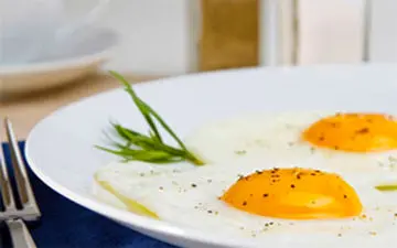 زرده تخم مرغ باید چه رنگی باشد؟