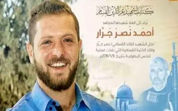 نصب بنر تسلیت شهادت یک مبارز قسامی در نابلس پس از ۱۰ سال