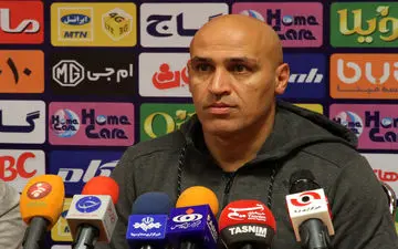 منصوریان: اگر با حرف‌هایم با داور ورق را برگرداندم چرا پنالتی روی قربانی را نگرفت؟