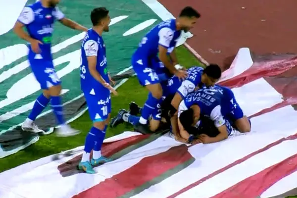 گل اول استقلال به پرسپولیس توسط مرادمند + ویدئو