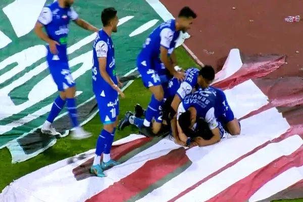 گل اول استقلال به پرسپولیس توسط مرادمند + ویدئو