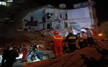 ریزش آوار ساختمان سه طبقه در خیابان بهار کرمانشاه بر اثر گودبرداری غیر‌اصولی/ یک نفر مصدوم شد