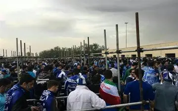 باز شدن درها و هجوم ۵ هزار نفر به باجه‌های بلیت‌فروشی+تصاویر