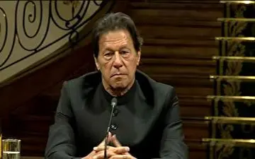 افسوس عمران خان از صحبت نکردن به زبان فارسی