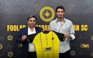 بازگشت دوباره گولسیانی به سپاهان؛ مدافع باتجربه رسما طلایی‌پوش شد +عکس