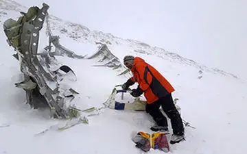 عملیات انتقال پیکر سرنشینان هواپیمای «آسمان» از سر گرفته شد + فیلم