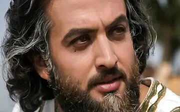 عاشقانه های مصطفی زمانی با دختر عراقی! | یوزارسیف عاشق زلیخای زمانه شده + تصاویر