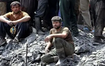 ۱۱ معدنچی همچنان محبوس هستند