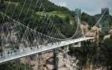 لحظه آویزان شدن گردشگران بر فراز رودخانه! +فیلم