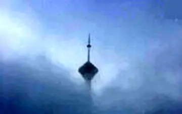 برف پاییزی برج میلاد را بلعید