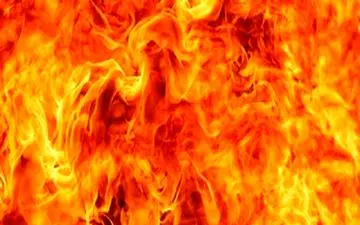 آتش سوزی در استخر ۲ تنی مواد نفتی در گرمسار + جزییات