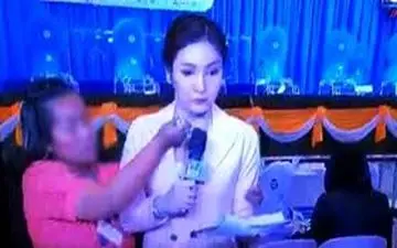 غافلگیر شدن خبرنگار تایلندی حین پخش زنده تلویزیونی