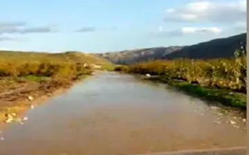 جاده‌ای که تبدیل به رودخانه شد! + فیلم 